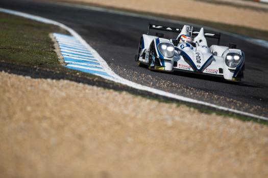 Title contenders show the pace